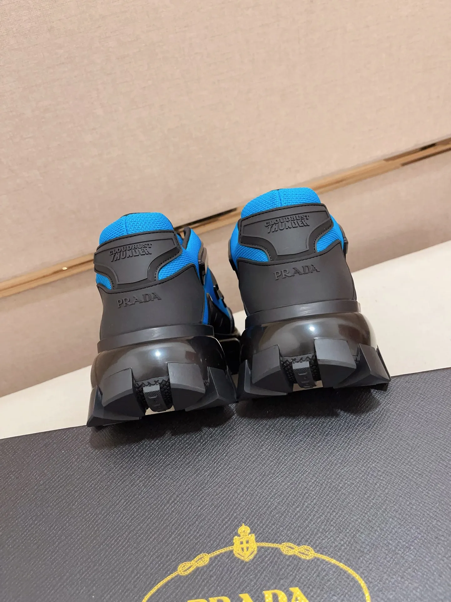 Men's Men's Shoes 💰 620💰 ✔️✔️✔️High-quality new PRADA counters are launched at the same time. The new men's shoes and 😘fabrics are selected from first-layer cowhide. Lining: imported elastic mesh➕cowhide lining. 👍🏿High-end☄️Open-molded non-slip rubber outsole, exquisite lines, simple and elegant, comfortable and high-end for leisure travel. Number of yards: 38 to 44.